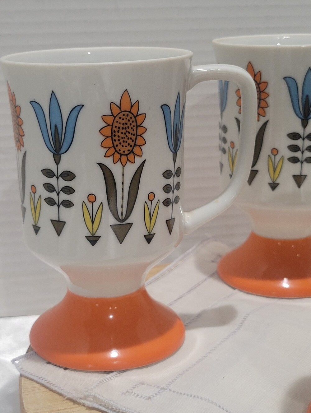 MCM Vibrant Retro Pedestal Footed  Coffee Mugs Set Of 4 Read - Picture 2 of 16